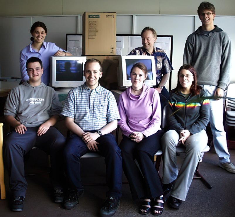 Gruppenfoto mit gesponserten PCs