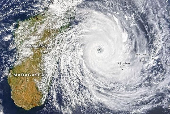 Südhalbkugel: Zyklon Batsirai kurz vor dem Übertritt auf Land am 4.2.2022
